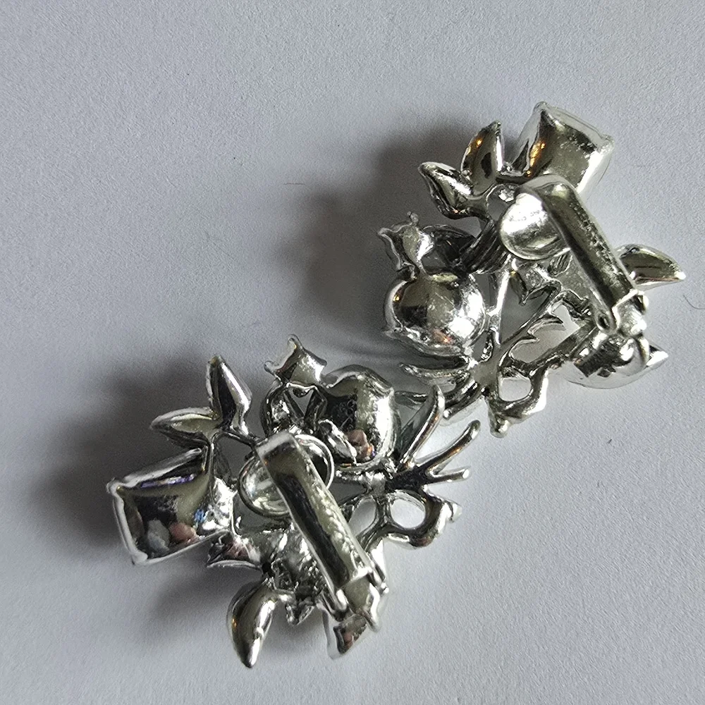Vintage earrings floral silver tone rhinestones clip on clipon retro